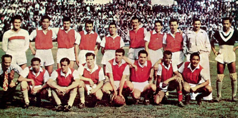 Santa Fe, campeón del primer torneo de fútbol colombiano en 1948.