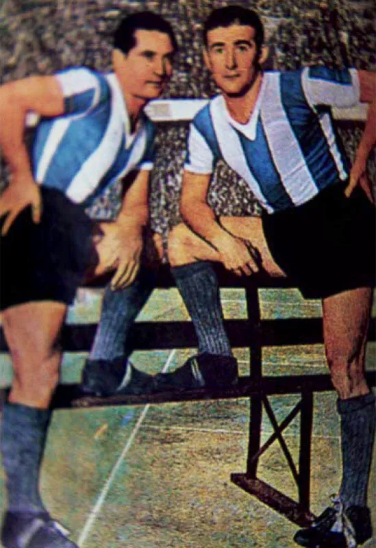 Rene Pontoni, de Santa Fe, y Adolfo Pedernera, de Millonarios, cuando jugaban con la Selección
argentina.