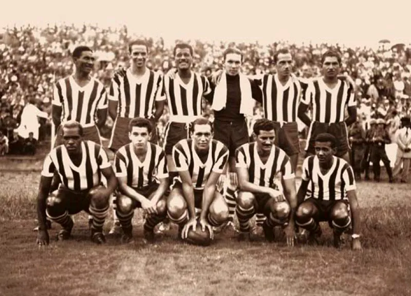 Junior en 1950.
Atrás de izquierda a derecha: Marinho Rodríguez de Oliveira, Germán Dos Santos, Sebastián Berascoechea, Jaime de la Espriella, ‘Vigorón’ Mejía, Fulgencio Berdugo.
Adelante: ‘Memuerde’ García, Haroldo Carjó, Heleno de Freitas, Elba de Padua ‘Tim’ y Valerio Delatour.