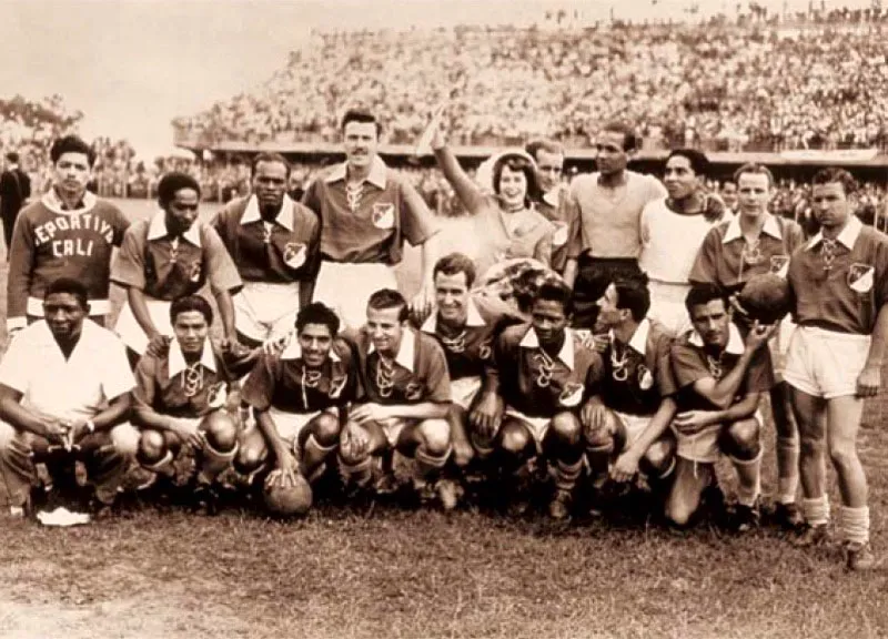 Cali 1950.
Atrás: Villarreal, Máximo Mosquera, Eliseo Morales, José Castro, la ‘Muñeca’ Arango, Manuel Giúdice, ‘Caimán’ Sánchez, Víctor Pasalacqua, Óscar Sastre y Antonio Vilariño.
Adelante: Pedro Monteblanco, Liborio Guzmán, Óscar Ramos, Camilo Cervino, Ricardo Ruiz, Valeriano López, Fernando Walter y Eduardo Rodríguez.