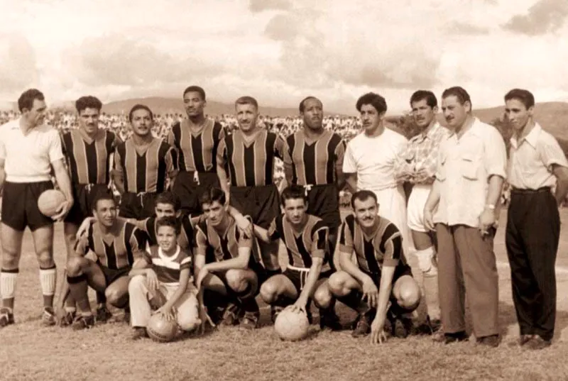 Ccuta 1953.
Atrs de izquierda a derecha: Juan Jos Tulic, Mximiliano Villalobos, Antonio Julio de la Hoz, Lauro Rodrguez, Eusebio Tejera, Julio Ulises Terra, Pablo Mendoza, Cholo Rodrguez, scar Sabransky.
Adelante: Julio Andrade, Carlos Angulo, Juan Carlos Toja, Abraham Gonzlez, Domingo Walton. 