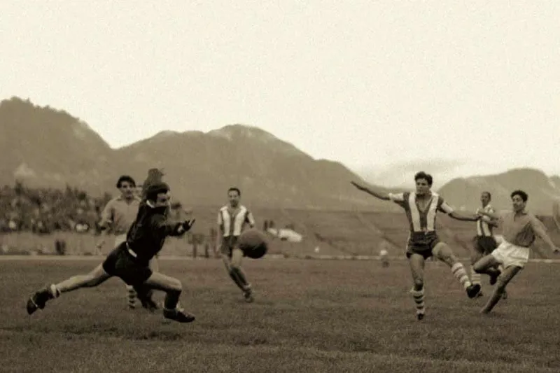 Mayo 3, 1953. Amistoso Millonarios 4, Junior 1, El Campn. 