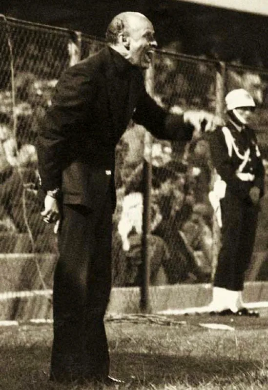 Gabriel Ochoa estuvo al frente de la Seleccin Colombia en el preolmpico de Roma de 1959, la
Copa Amrica de 1963 y las eliminatorias para el Mundial de 1986. 