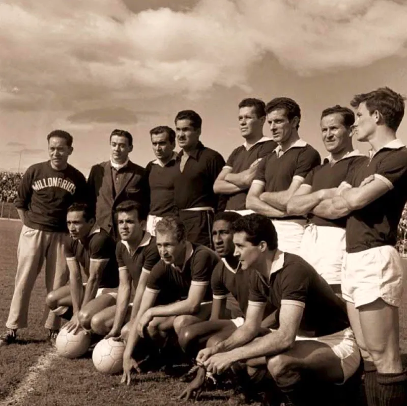 Millonarios 1963.
Atrs, de izquierda a derecha: Carlos Malaver, aficionado, scar Jamardo, Pablo Centurin, Finot Castao, Santiago Vulcano, Luis A. Rubio, Conrado Arango.
Adelante: Genaro Bentez, Jos Romeiro, Carlos Campillo, Delio Maravilla Gamboa y Rubn Pizarro. 