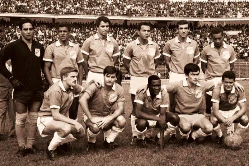 Deportivo Cali campen 1967. 
Atrs, de izquierda a derecha: Jos Rosendo Toledo, Mario Sanclemente, scar Lpez, Miguel
Escobar, Carlos Antonieta y Joaqun Snchez. 
Adelante: Roberto lvarez, Julio Novarini, Jorge Ramrez Gallego, Mario Desiderio e Iroldo Rodrguez. 