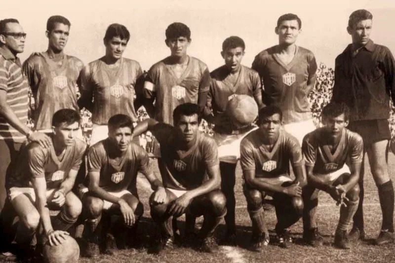 Partido final 1968 Unin Magdalena 2, Cali 2, estadio Eduardo Santos de Santa Marta. Unin Magdalena campen. 
Atrs, de izquierda a derecha: Silvio Lizcano, Aurelio Palacio, Lder Toledo, Pedro Vsquez, Pablo Huguett, Obdulio Torres, Justo Ramn Sayes. 
Adelante: Ramn Rodrguez, Jos  Quiones, Eugenio Samaniego, Manuel Manjarrs, Ral Pearanda. 