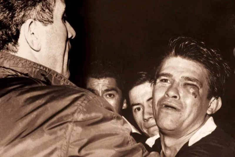 El árbitro Guillermo ‘Chato’ Velásquez, agredido por los jugadores del Santos, debió salir del campo por haber expulsado a ‘Pele’