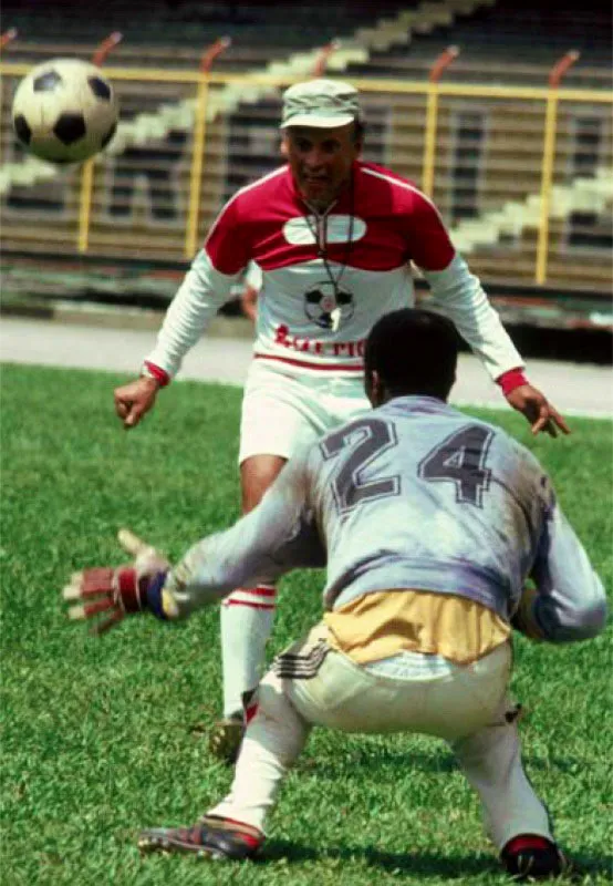 El doctor Gabriel Ochoa, cerebro detrás del destacado equipo americano que fue campeón de Colombia en 1982, 1983, 1984, 1985 y 1986.
