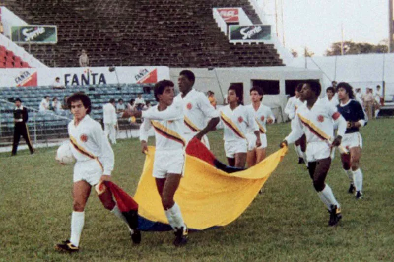 Suramericano Juvenil de 1985 en Asunción, Paraguay. En esta ocasión Colombia presentó una
selección en la que destacaron René Higuita, John Édison Castaño, John Jairo Tréllez y Jairo Ampudia, entre otros.