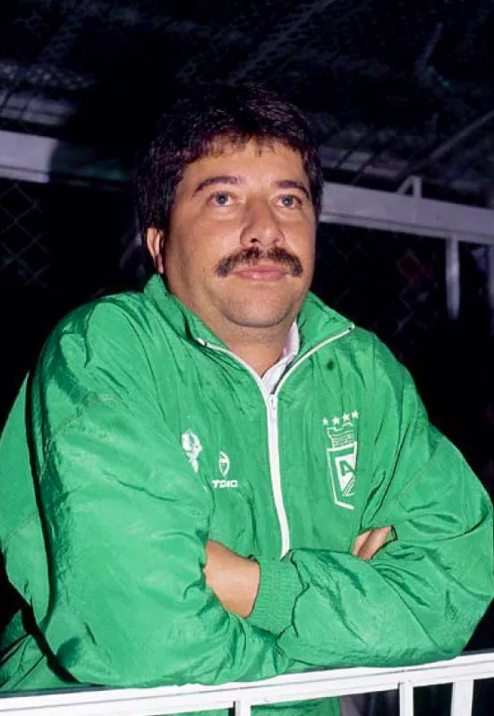 Como director tcnico del Atltico Nacional, Bolillo Gmez gan la Copa Interamericana en 1990 y el campeonato colombiano en 1991. 