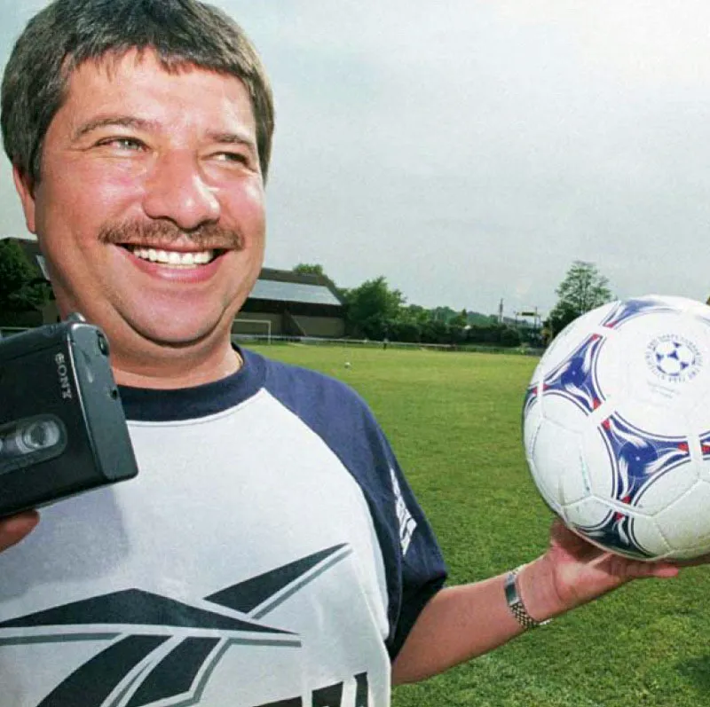 Hernn Daro Bolillo Gmez fue el director tcnico de la Seleccin Colombia en el Mundial de Francia 1998. 