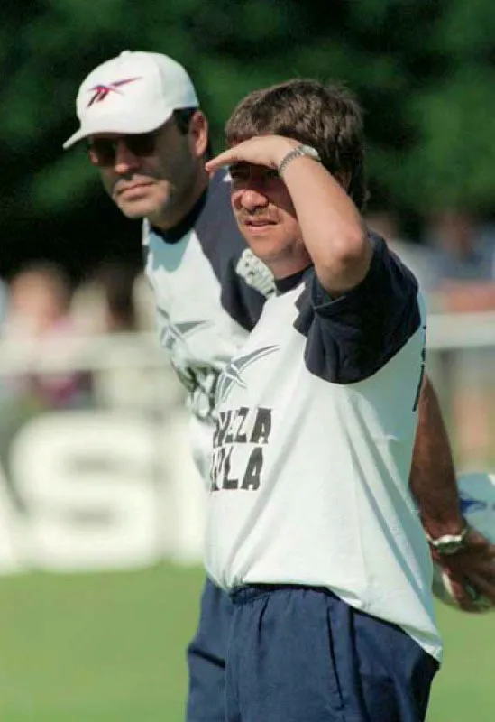 Francia 1998. Junto a Juan Jos Pelez, Bolillo particip en su tercer mundial consecutivo con
Colombia. 