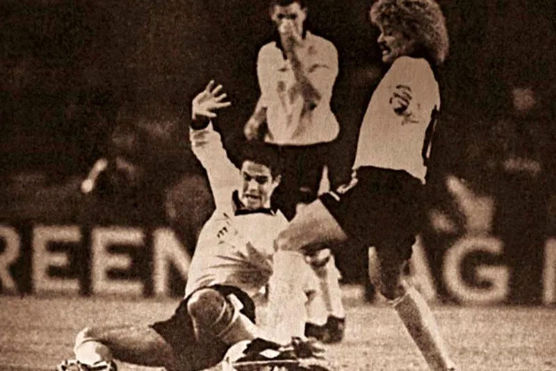 Mayo 24, 1988, Inglaterra 1, Colombia 1.
El Pibe Valderrama salt al escenario mundial luego de la Copa Sir Stanley Rous. 