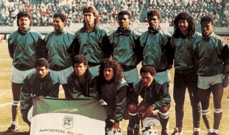 Tokio, 1989. Atltico Nacional subcampen Intercontinental.
Atrs, de izquierda a derecha: Gildardo Gmez, Ricardo Chicho Prez, Andrs Escobar, Geovanis Cassiani, John Jairo Trllez, Ren Higuita y Nver Arboleda.
Adelante: Alxis Garca, Jaime Arango, Leonel lvarez y Luis Fernando Chonto Herrera. 