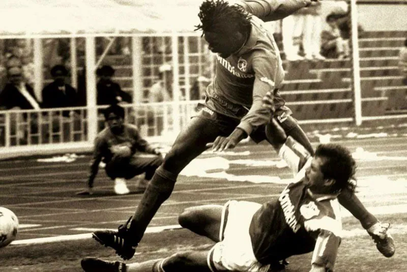 Usuriaga comenz su carrera como profesional en Colombia con el Amrica de Cali en 1986. 