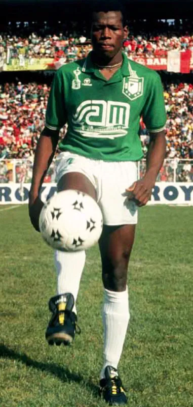 En 1990 Faustino Asprilla lleg al Atltico Nacional, campen en 1991. 