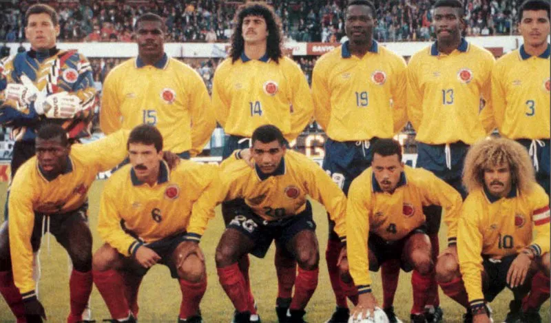 Buenos Aires, septiembre 5, 1993, Argentina 0, Colombia 5. 
Atrs, de izquierda a derecha: scar Crdoba, Luis Carlos Perea, Leonel lvarez, Freddy Rincn, Adolfo Tren Valencia y Alexis Mendoza.
Adelante: Faustino Asprilla, Gabriel Jaime Barrabs Gmez, Wilson Prez, Luis Fernando Chonto Herrera y Carlos Pibe Valderrama. 