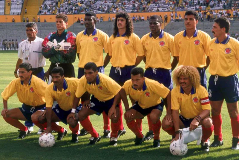 Junio 26, 1993. Copa Amrica. Colombia 1, Uruguay 1. 
Atrs, de izquierda a derecha: scar Crdoba, Adolfo Tren Valencia, Leonel lvarez, Luis Carlos Perea, Alexis Mendoza y Gabriel Jaime Barrabs Gmez.
Adelante: Vctor Aristizbal, Alexis Garca, Wilson Prez, Luis Fernando Chonto Herrera y Carlos Pibe Valderrama. 