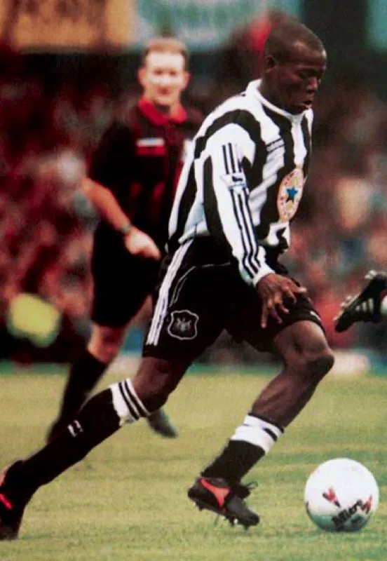 En 1996, Faustino Asprilla fue contratado por el Newcastle de la liga inglesa, donde tuvo una destacada actuacin en la Liga de Campeones de Europa. 