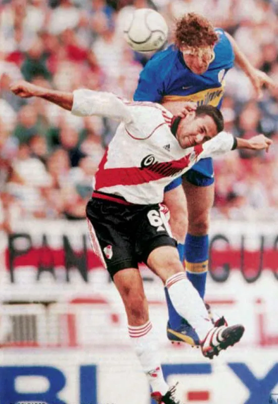 Mario Alberto Yepes fue campen con el River Plate de Argentina en el torneo Apertura de 1999 y en el Clausura de 2000. 