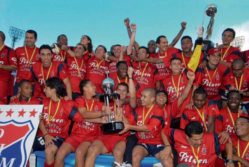 Los títulos conseguidos por el Medellín en el Finalización 2002 y en el Apertura 2004 le representaron la tercera y cuarta estrellas.