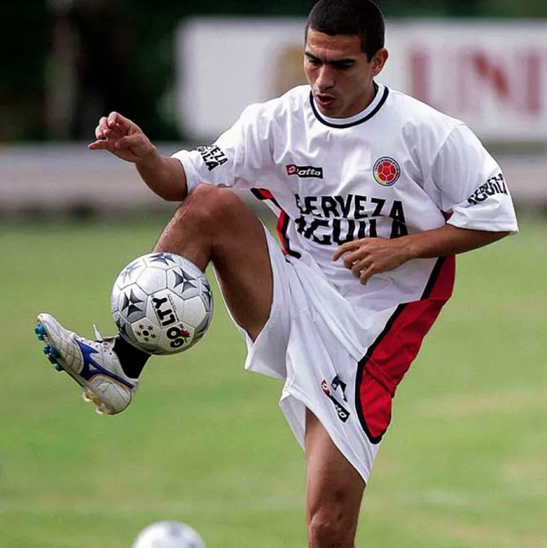 Fuera del país, Aristizábal ha jugado en el Valencia de España; en el Sao Paulo, el Santos, el Vitoria y el Cruzeiro de la liga brasileña.