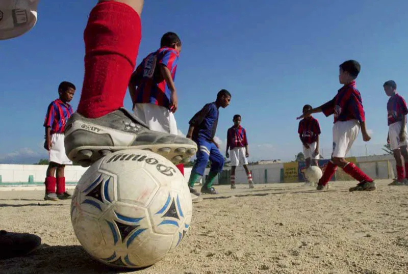En Pescaíto los niños aprenden el lenguaje del fútbol como medio de comunicarse con su entorno.