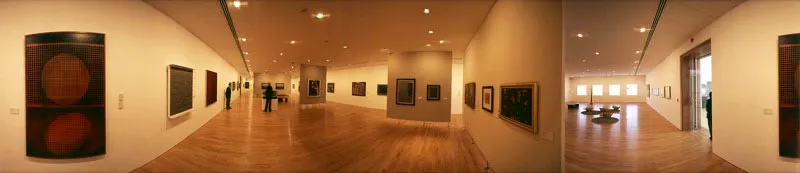 Montaje temporal de la colección de arte del Banco de la República en las salas del Museo de Arte de la institución.