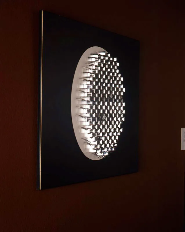 Julio Le Parc / Mendoza (Argentina), 1938 / Relief 3-3846 / 1970 / Plexiglas con base de metal / 40 x 40 x 5 cm / Registro 0420 / Ingreso a la colección: enero de 1973