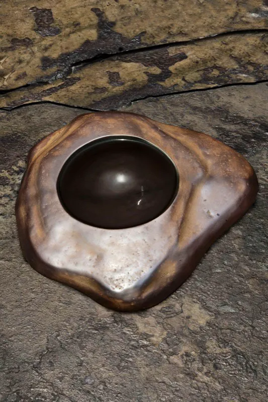 OJO DE AGUA.
1994.
Lutita y agua.
30 x 7 x 35 cm aprox.
