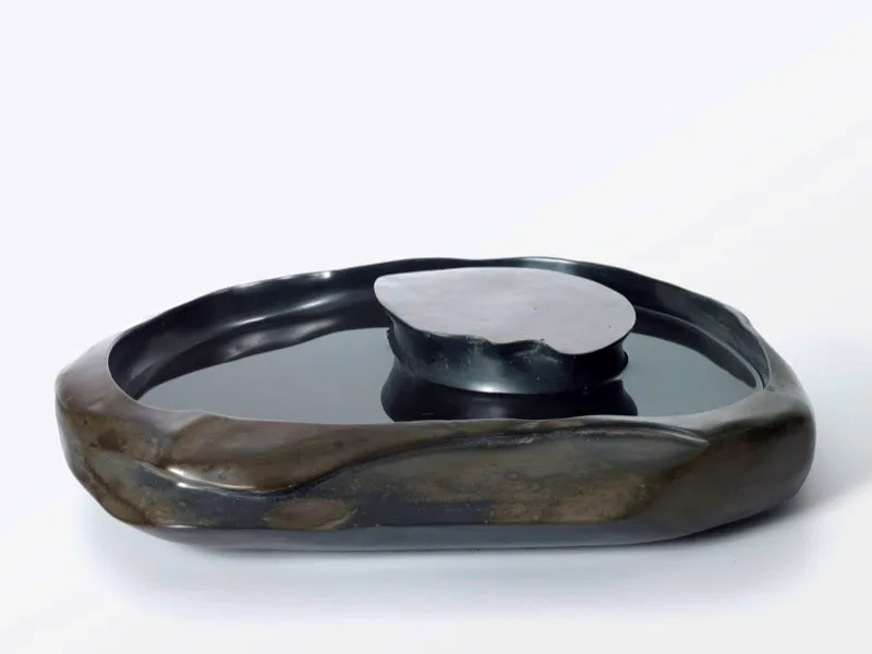 TEPUY.
2001.
Lutita y agua.
60 x 40 x 15 cm aprox.