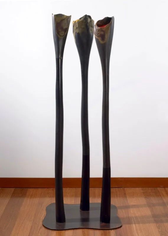 FLORES DEL MAL.
2000.
Homenaje a Baudelaire.
Lutita y óxidos de hierro.
150 x 6 x 6 cm aprox. c/u