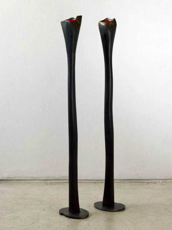 FLORES DEL MAL.
2000.
Homenaje a Baudelaire.
Lutita y óxidos de hierro.
158 x 13 x 10 cm aprox.
