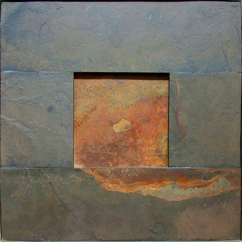 PAISAJE RESCATADO.
2004.
Ensamble en pizarra.
133 x 133 x 10 cm aprox.