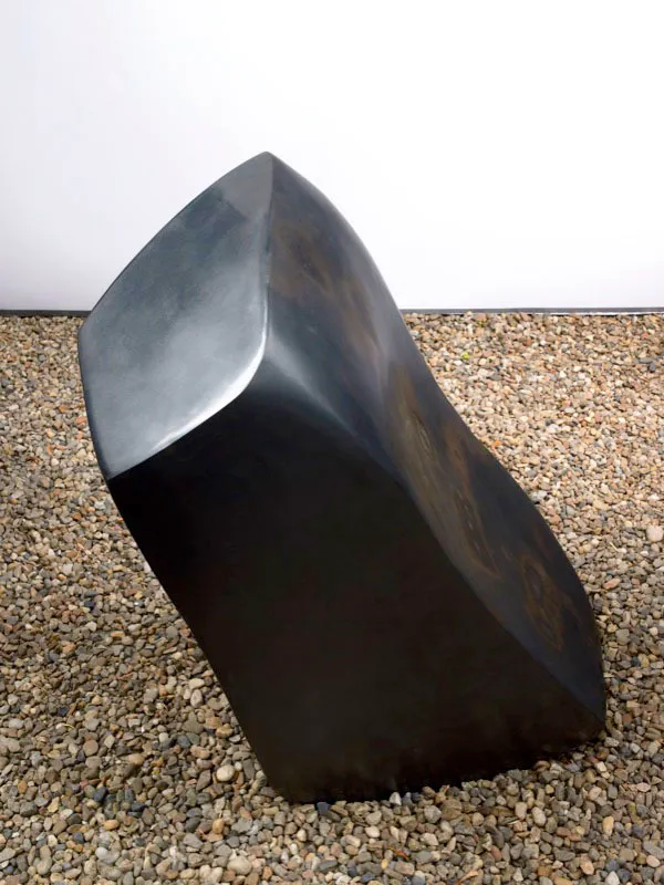 CARDINALES.
2006.
Lutita tallada.
70 x 70 x 55 cm aprox.
