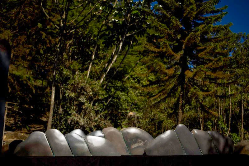 CORDILLERA.
2006.
Lutita, cristal y agua.
800 x 40 x 12 cm aprox.