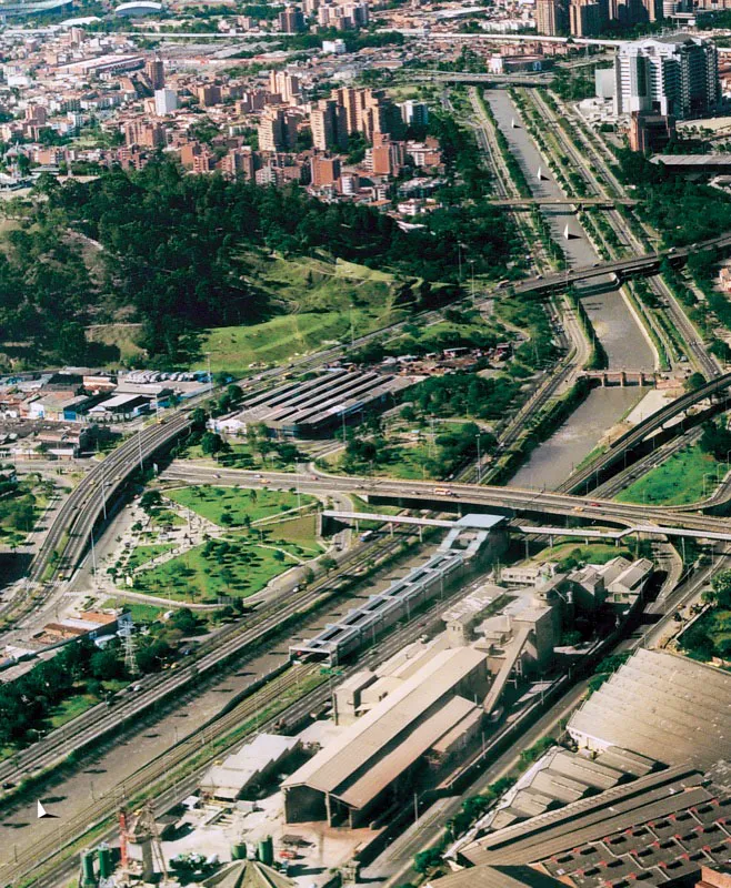 GAVIAS.
1997.
Proyecto.
Concreto, acero y fibra de vidrio.
9 x 5 x 1,5 m aprox. c/u