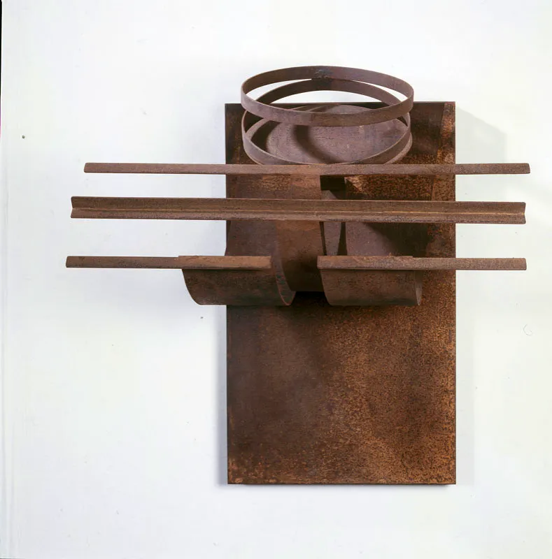 Eduardo Ramírez Villamizar / Sin título / 1998 / Hierro oxidado / 60 x 60 x 35 cm Óscar Monsalve