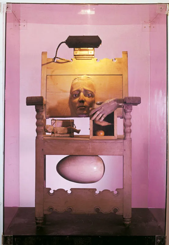 Enrique Grau / Noche oscura del alma / 1972 / Ensamblaje / 195 x 82 cm Óscar Monsalve