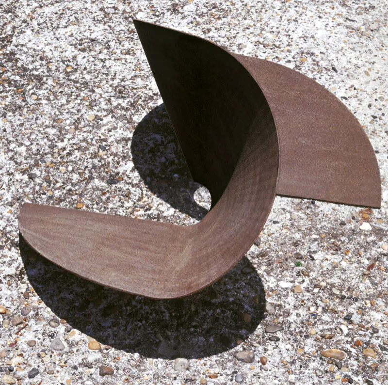 John Castles / s / 1995 / Lámina de hierro oxidado / 88 x 48 cm Óscar Monsalve
