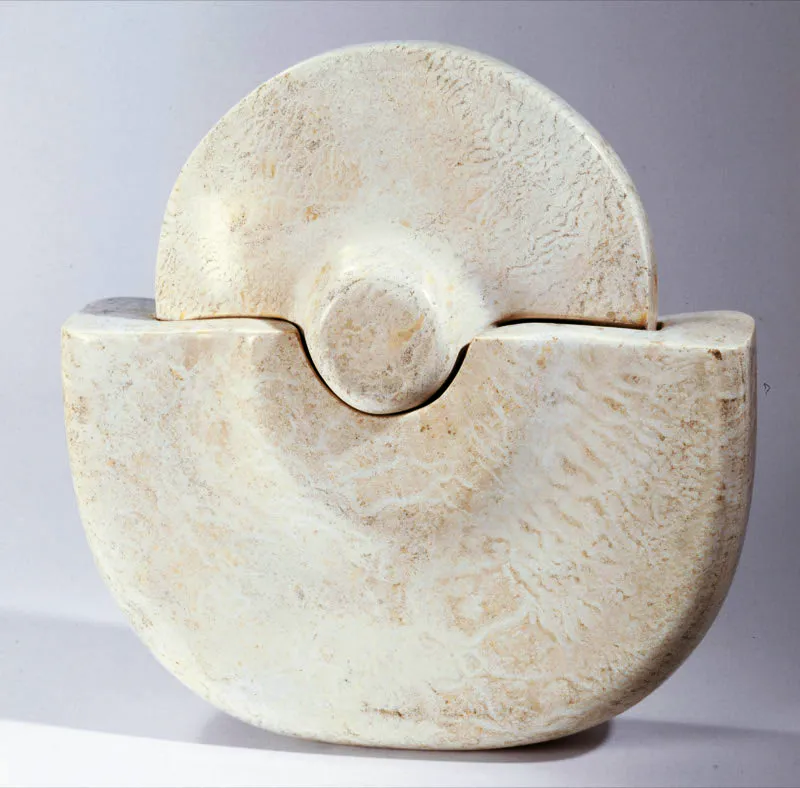 Benito Rosas / Sin título / s.f / Escultura en mármol / 48 x 46 x 9 cm Óscar Monsalve