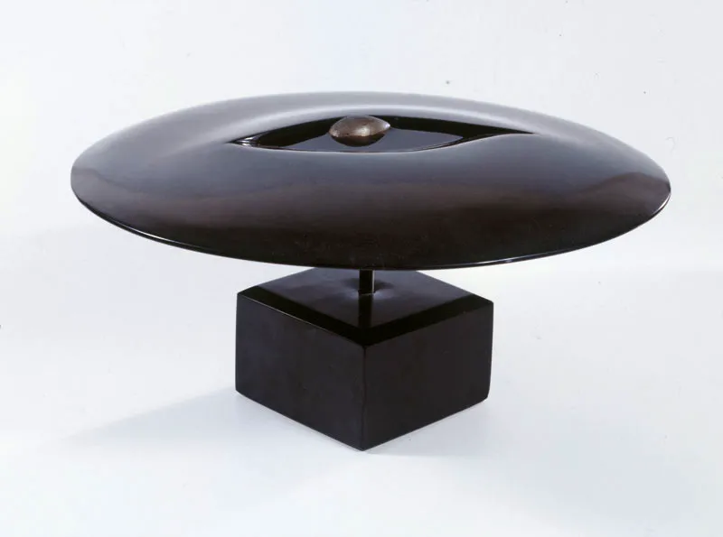 Nelly Sarmiento / Germen del futuro / s.f / Escultura en mármol de Ibagué / 25 x 51 x 7 cm Óscar Monsalve