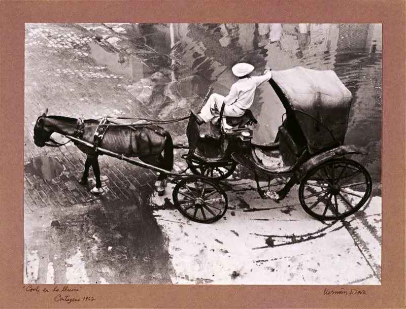 Hernán Díaz / Coche en la lluvia / 1962 / Serie de 30 fotografías de Cartagena en blanco y negro / 30 x 40 cm c/u Óscar Monsalve