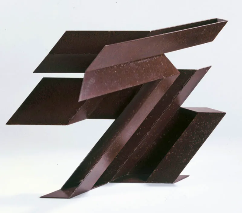 Eduardo Ramírez Villamizar / Sin título / s.f / Hierro oxidado / 40 x 65 x 35 cm Óscar Monsalve