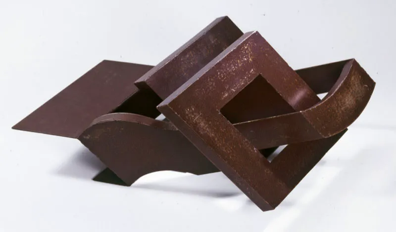 Eduardo Ramírez Villamizar / Sin título / s.f / Hierro oxidado / 30 x 60 x 55 cm Óscar Monsalve