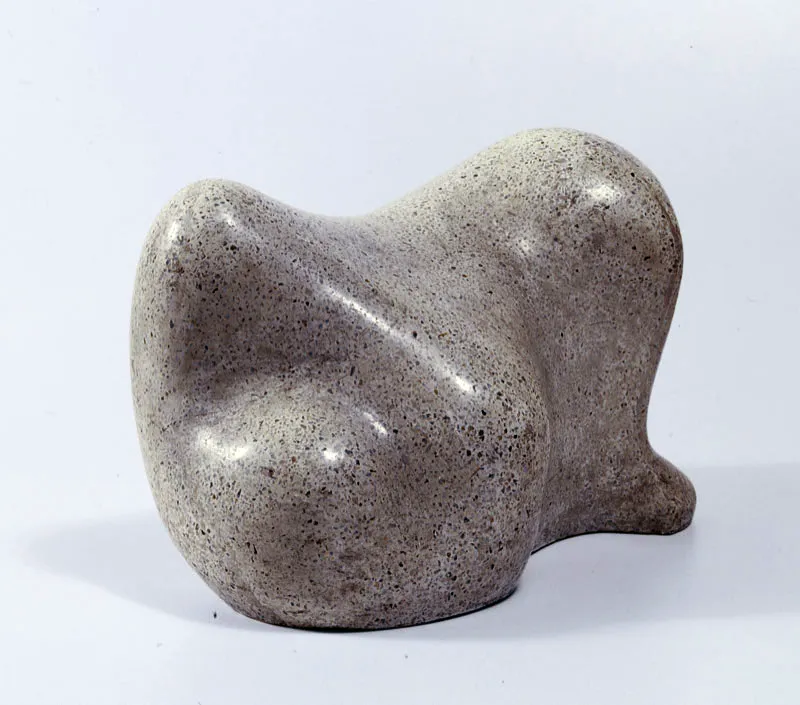 Tiberio Vanegas / Mujer reclinada / 1967 / Escultura en granito / 50 x 28 x 31 cm scar Monsalve