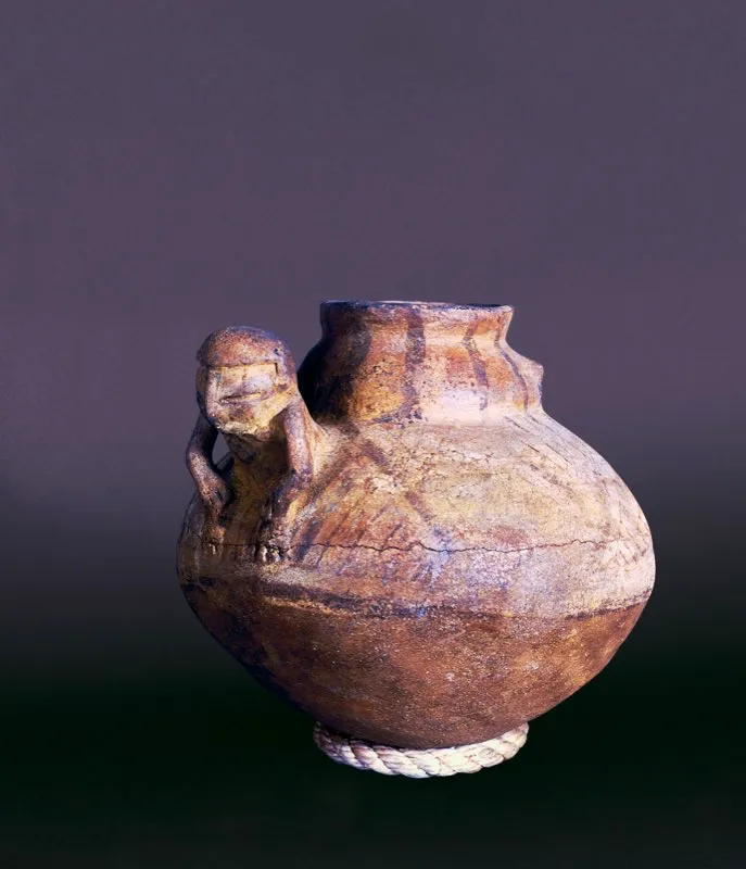 Múcura ceremonial con figura antropomorfa.