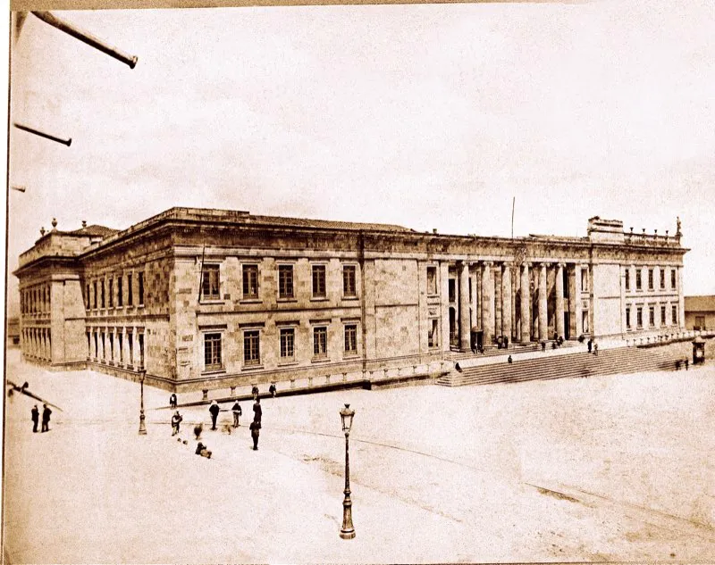 El Capitolio Nacional en 1895, ya utilizado como sede del Congreso, pero aún sin concluir.