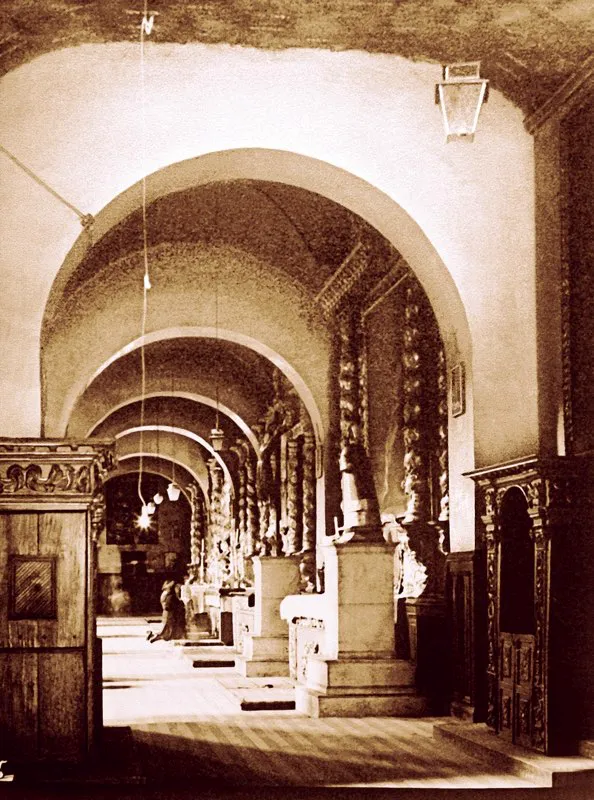 Situada en la calle 12 entre carreras 10.ª y 9.ª, la iglesia de San Juan de Dios fue erigida el 21 de agosto de 1635. A finales del siglo xix se encontraba en tal estado de ruina, que fue cerrada para el culto de los fieles por orden del Cabildo Eclesiástico. Sin embargo, el canónigo Francisco J. Zaldúa emprendió su rescate. Fue restaurada e inaugurada en 1893. Fotos de Manuel A. Rodríguez.