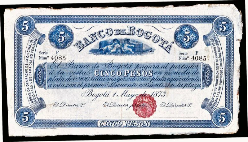 Una de las principales motivaciones para el auge bancario a partir de 1870, fecha en que se fund el Banco de Bogot, era la capacidad de emitir papel moneda, o dinero en billetes, de acuerdo con las reservas metlicas en oro o en plata que el banco tuviera en sus depsitos. En la dcada del setenta haba una discusin mundial sobre si el patrn monetario internacional debera ser el oro o la plata. Desde la Constitucin de Rionegro, en los Estados Unidos de Colombia se utilizaban ambos metales, con el mismo valor adquisitivo. En este billete del Banco de Bogot, emitido en 1873, se dice que pagar al portador a la vista Cinco Pesos en moneda de plata de 0.900 talla mayor, o de oro o plata equivalentes a esta [a la talla] con el premio o descuento correspondientes en la plaza. El premio o descuento era el porcentaje que el banco ganaba por la transaccin del papel moneda por moneda metlica. Billete de 5 pesos del Banco de Bogot. Coleccin numismtica del Banco de la Repblica. 